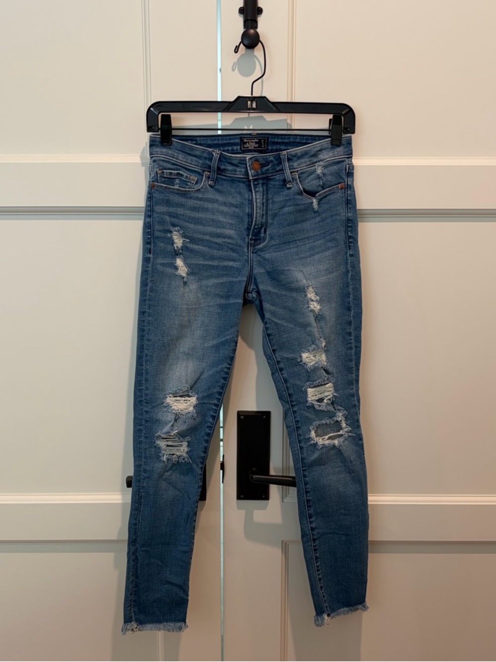 Abercrombie & Fitch Harper Low Rise Ankle Jeans Ripped Medium Wash Size 27 4R